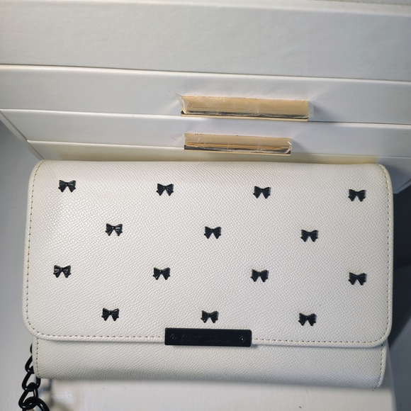 Betsey Johnson Ivory Crossbody Bag with Black Bow Accents - Picture 10 of 11